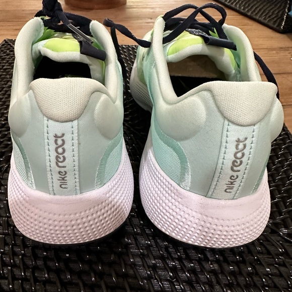 Nike React escape run real tint ghost size 7. New with no box. Closet clean out - Picture 5 of 5